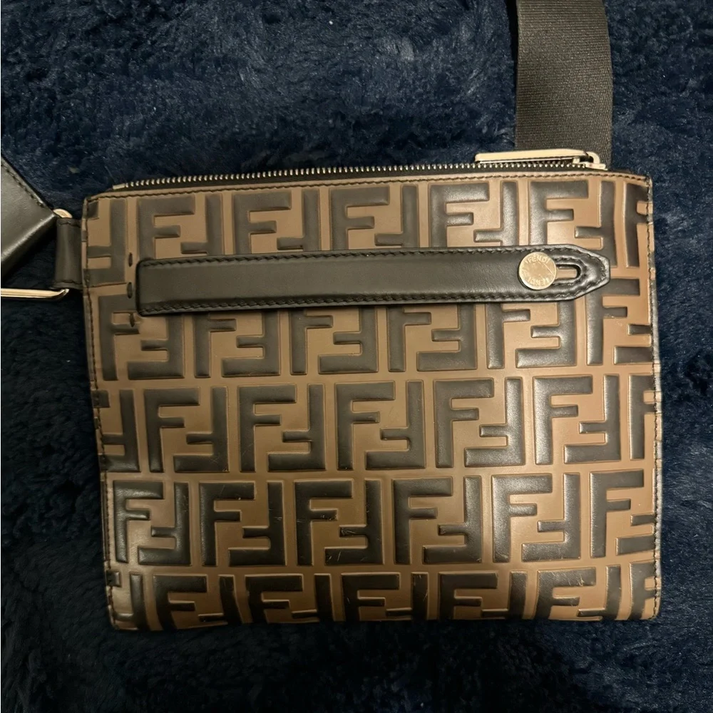 Fendi crossbody - Picture 3 of 7